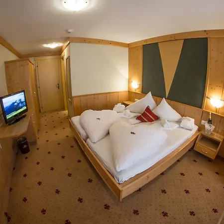 Tschirgantblick Hotel