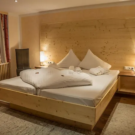 Hotel Tschirgantblick Wenns
